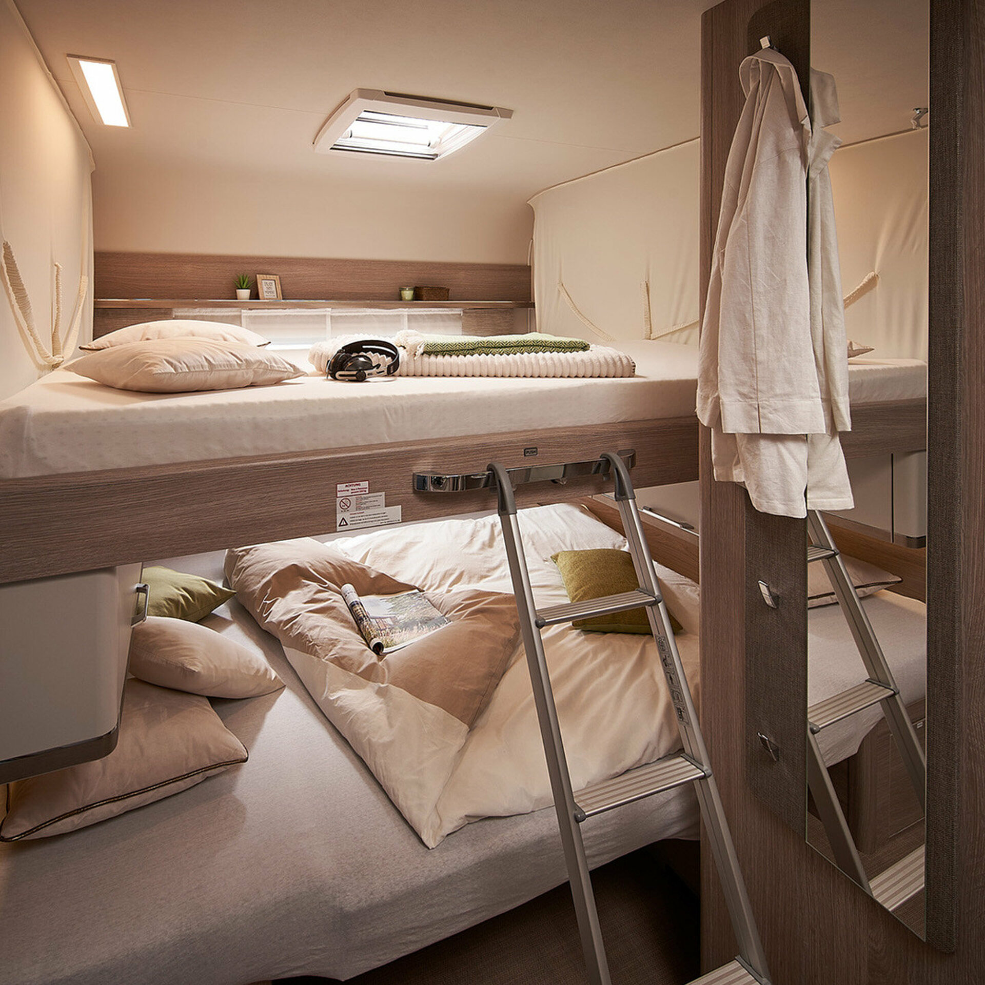 Buerstner Wohnwagen Premio Plus Skyline Sondermodell 2025 Inneneinrichtung Etagenbett schlafen Innenansicht